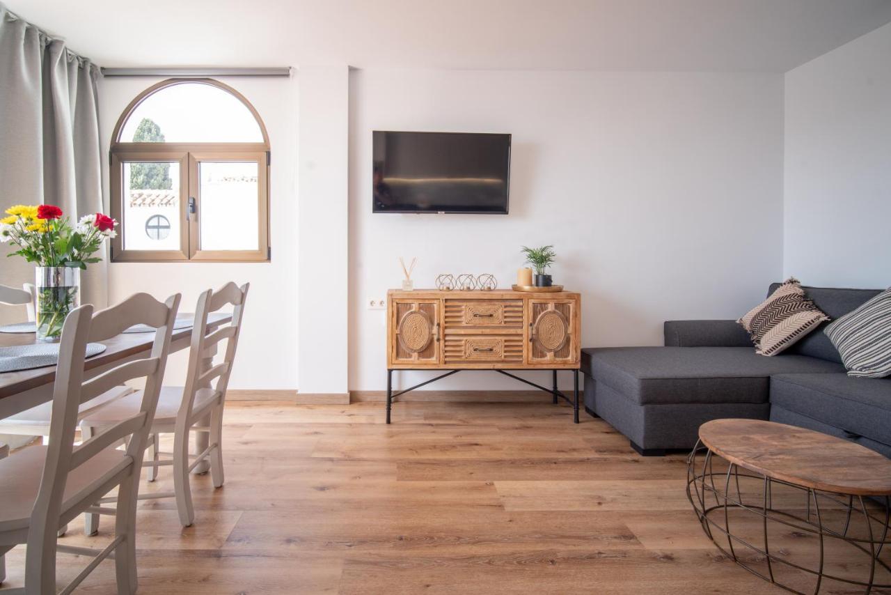 Freshly Renovated, Modern Penthouse Pueblo Evita! ベナルマデナ エクステリア 写真